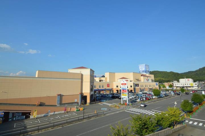 ショッピングセンター　フジグラン東広島店（ショッピングセンター）まで2957m