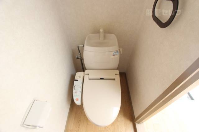 トイレ　反対タイプの写真です。