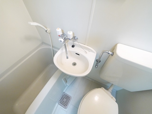 洗面設備　お風呂に洗面台もついてます。