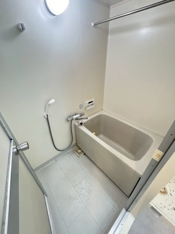 バス・シャワールーム　同物件、別号室の写真です。