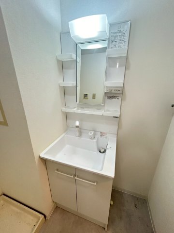 洗面設備　同物件、別号室の写真です。
