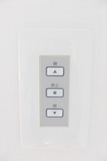 その他　掃き出し窓にはリモコンシャッター