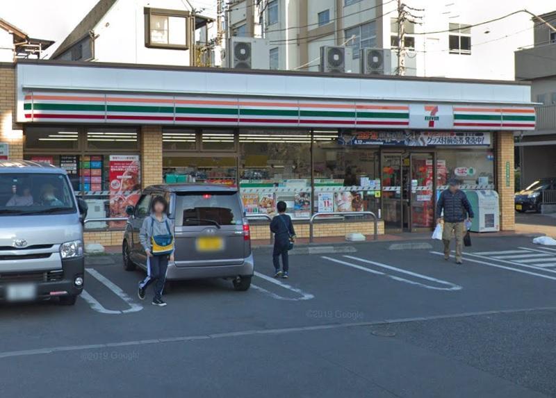 コンビニ　セブンイレブン（コンビニ）まで271m