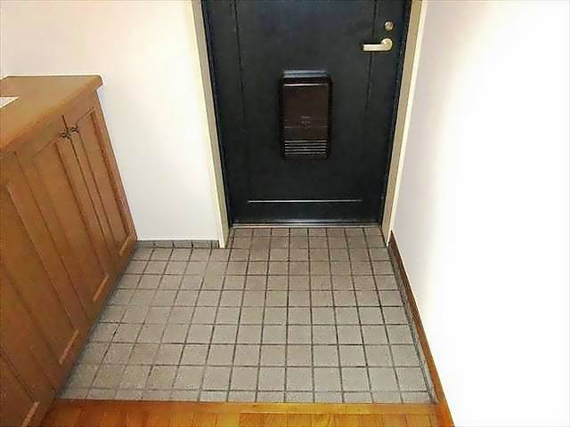 玄関　下駄箱付き