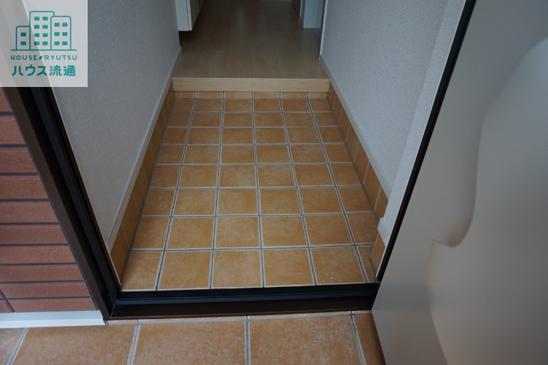 玄関　※同タイプ別号室のお写真です