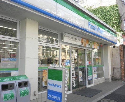 コンビニ　ファミリーマート千駄木五丁目店（コンビニ）まで194m