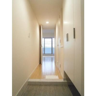 玄関　※同タイプの別のお部屋です。