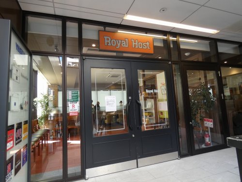 飲食店　ロイヤルホスト横浜駅前店（飲食店）まで437m