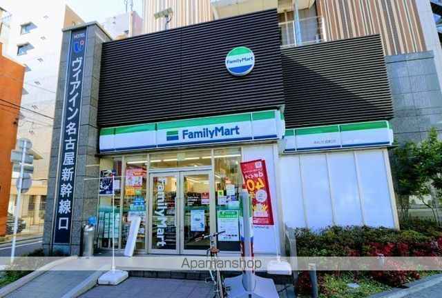 コンビニ　ファミリーマート（コンビニ）まで524m