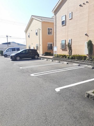 駐車場　駐車場に車を止められます