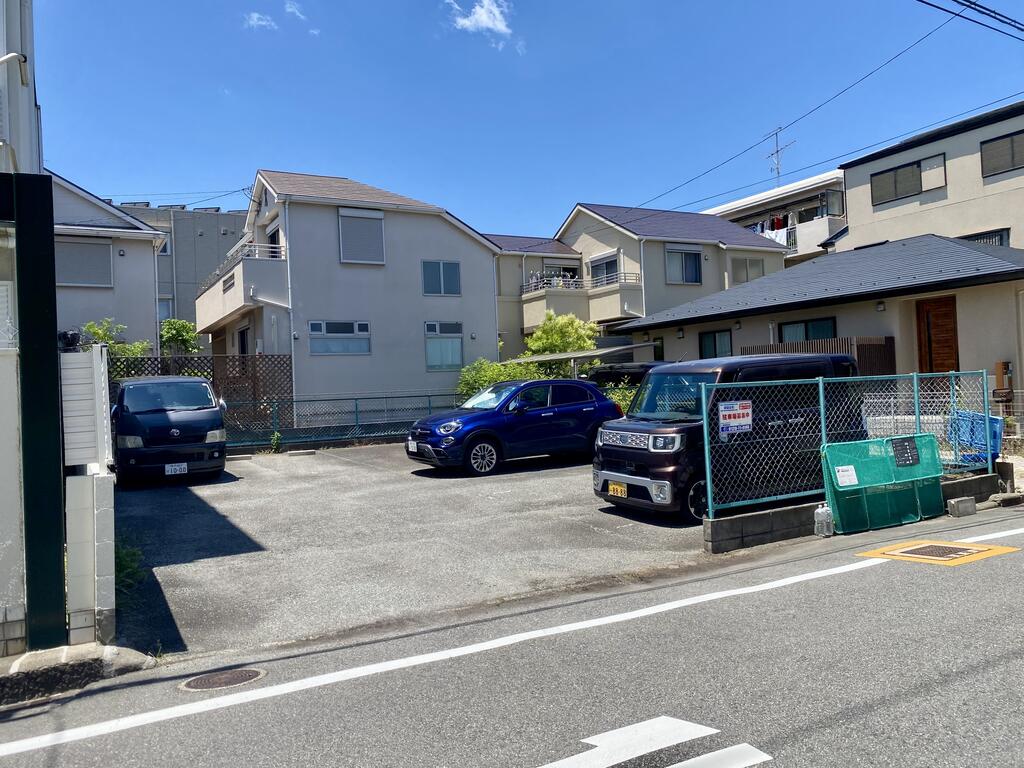 駐車場　現況：空き家ですのでいつでもお気軽にご内覧可能です！
