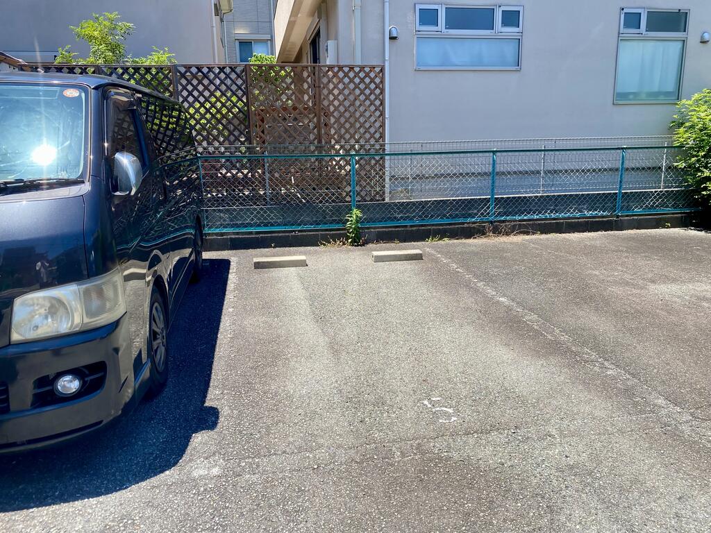 駐車場　現況：空き家ですのでいつでもお気軽にご内覧可能です！