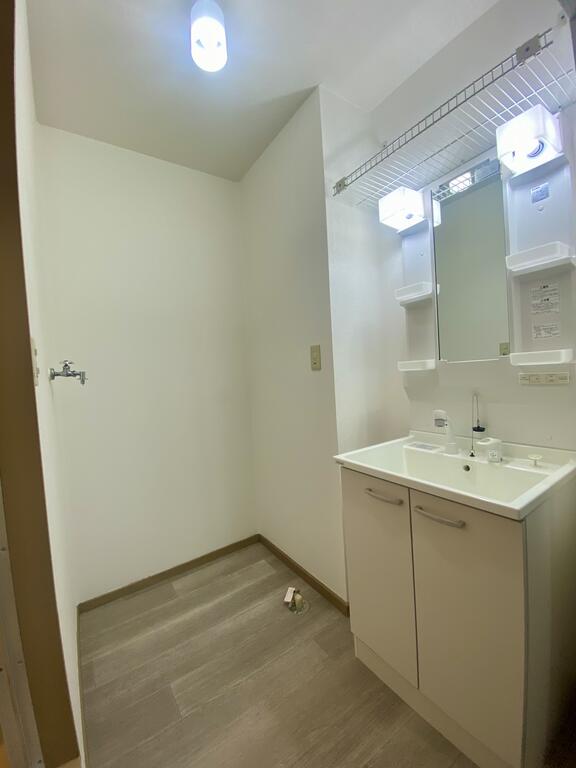 洗面設備　現況：空き家ですのでいつでもお気軽にご内覧可能です！