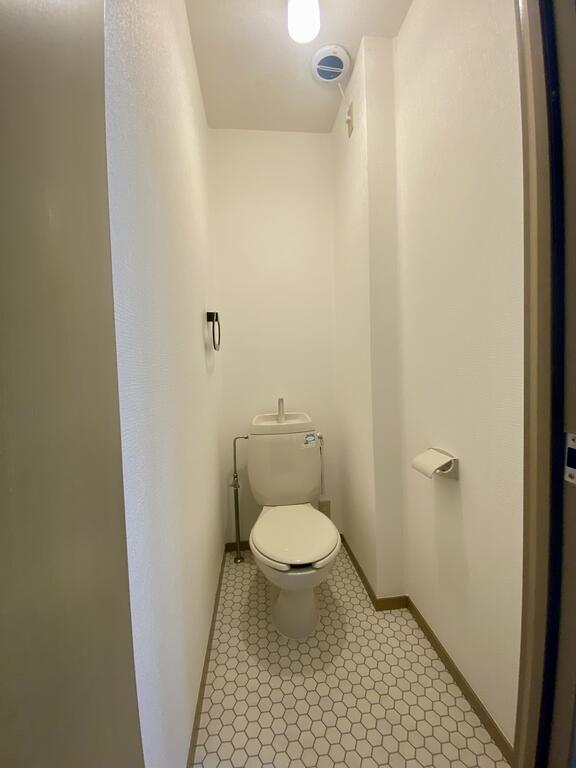 トイレ　現況：空き家ですのでいつでもお気軽にご内覧可能です！