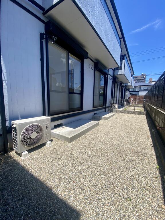 庭　現況：空き家ですのでいつでもお気軽にご内覧可能です！