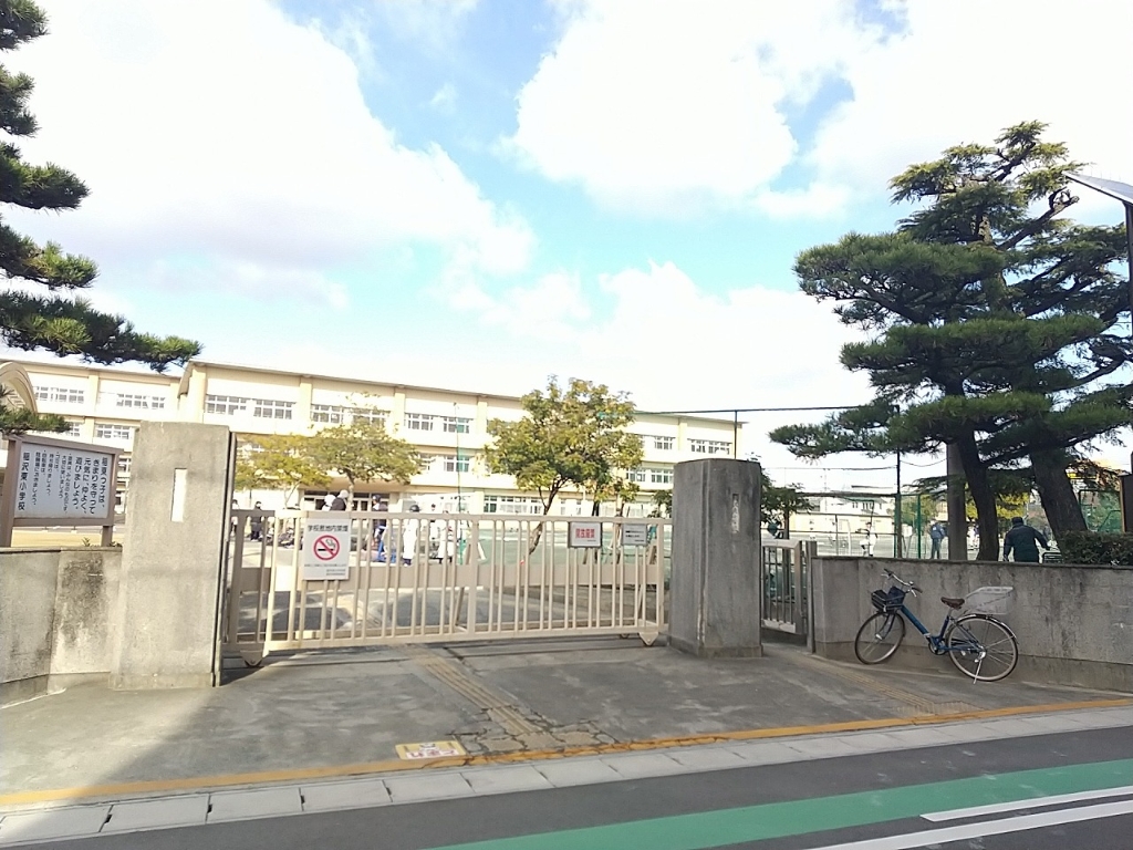小学校　稲沢市立稲沢東小学校（小学校）まで1527m