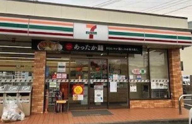 コンビニ　セブンイレブン（コンビニ）まで1300m