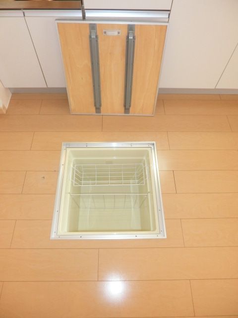 その他設備　人気の床下収納♪