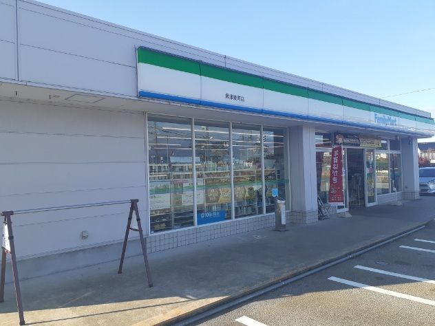 コンビニ　ファミリーマート魚津東町店（コンビニ）まで750m