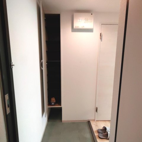 玄関　スニーカーからブーツまで無駄なく収納できます。