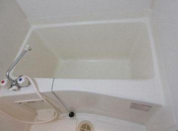 バス・シャワールーム　コンパクトで使いやすいお風呂です