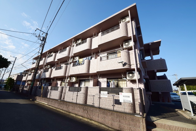 建物外観　～青い空、白い雲っ～