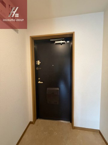 玄関　建物外観を気になさる方へ、見た目の良い物件です