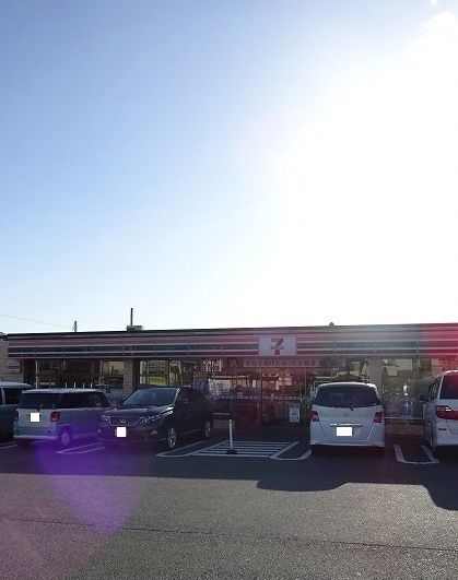 コンビニ　セブンイレブン（コンビニ）まで750m