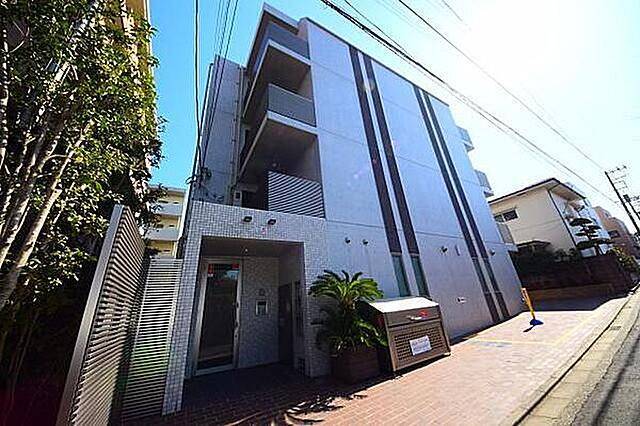 建物外観　オートロック完備