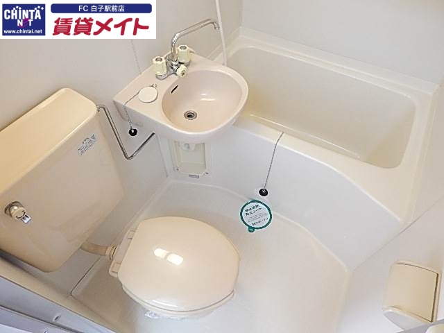 バス・シャワールーム　同物件別部屋の写真
