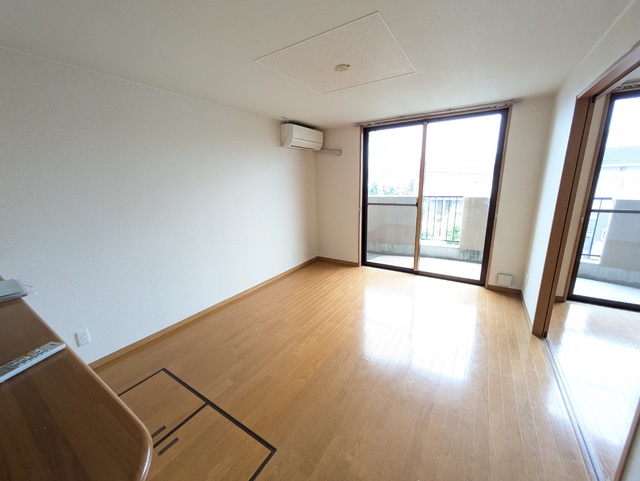 居室・リビング　☆南西向きのお部屋☆