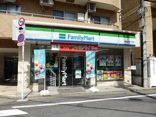 コンビニ　ファミリーマート 南烏山五丁目店（コンビニ）まで117m