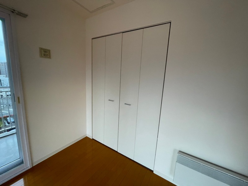 収納　寝室の収納です。部屋がすっきり片付きます。