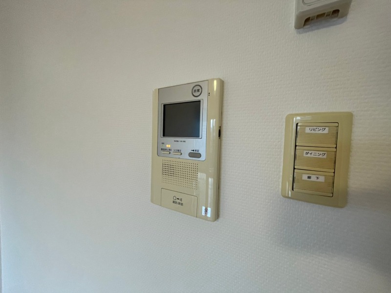 セキュリティ　ＴＶモニター付インターホンです。来客者の顔が見えるので安心！