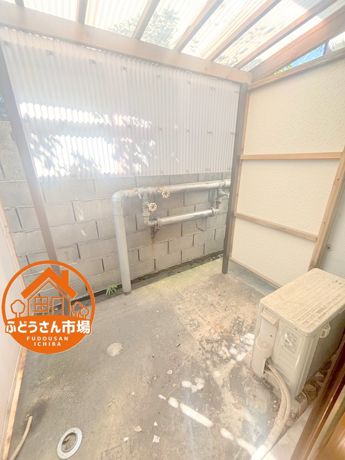バルコニー　屋根付きテラス
