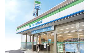 コンビニ　ファミリーマート Dタワー西新宿店（コンビニ）まで333m