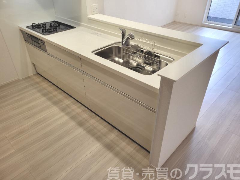 キッチン　効率よくお料理できる３口コンロ付き♪