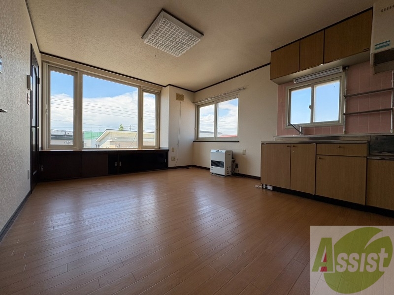居室・リビング　広くてキレイなお部屋が広がっていて、充実した生活が送れそう。
