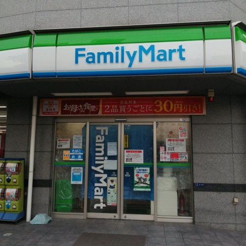 コンビニ　ファミリーマート 西成区役所前店（コンビニ）まで707m