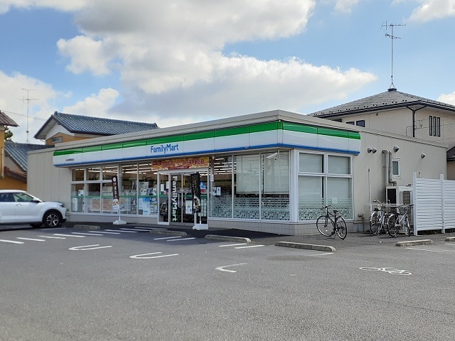 コンビニ　ファミリーマート竜ヶ崎警察署前（コンビニ）まで270m