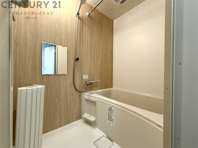 バス・シャワールーム　浴室乾燥機付きで便利です♪