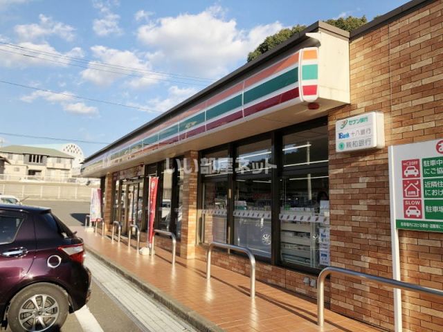 コンビニ　セブンイレブン 長与まなび野店（コンビニ）まで356m