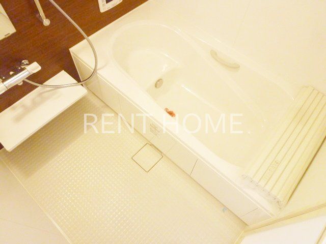 バス・シャワールーム　1616サイズの浴槽です