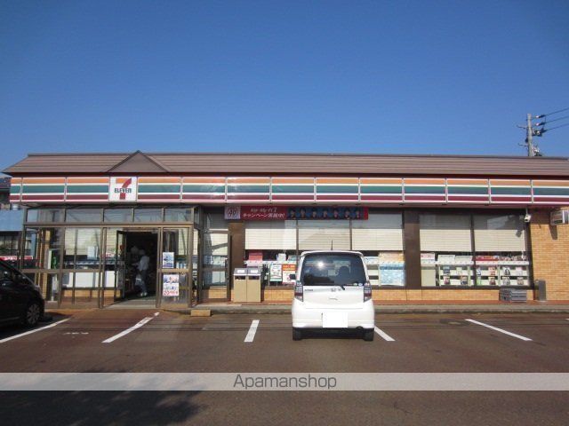 コンビニ　セブンイレブン（コンビニ）まで754m