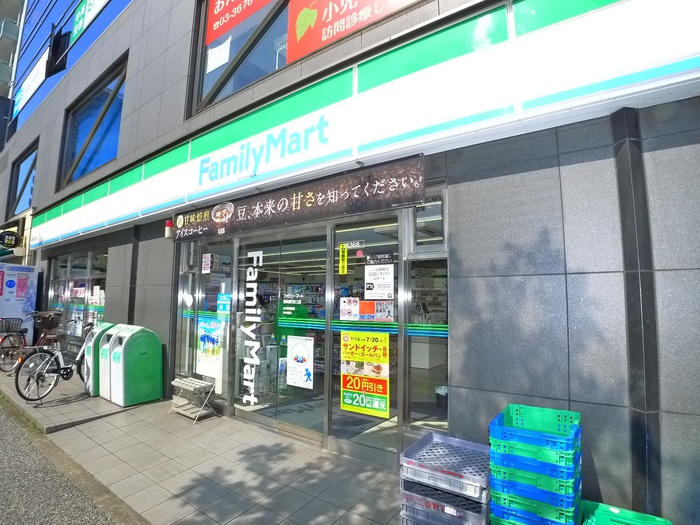 コンビニ　ファミリーマート（コンビニ）まで450m