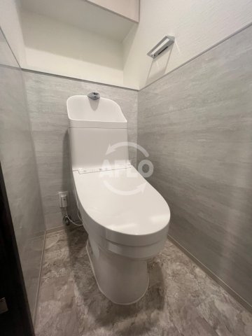 トイレ　エステムプラザ南船場レジスタ　温水洗浄便座
