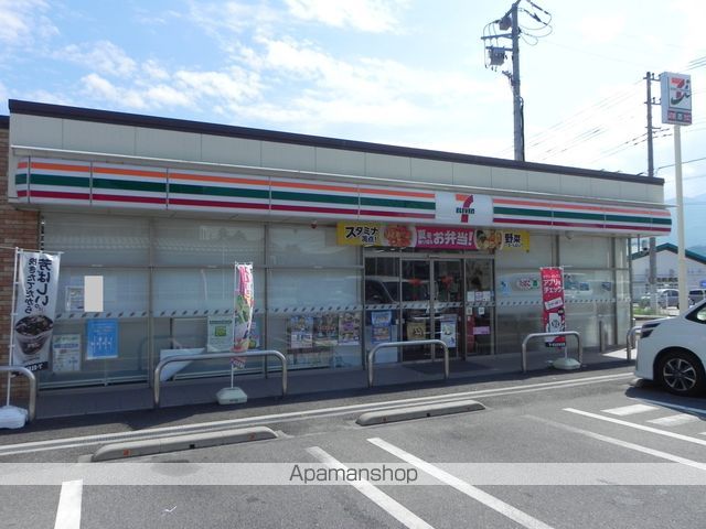 コンビニ　セブンイレブン（コンビニ）まで136m