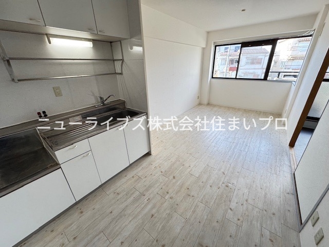 ジェントリーズ岡田の居間写真