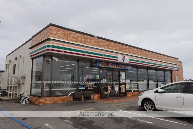 コンビニ　セブン－イレブン高岡六家店（コンビニ）まで627m