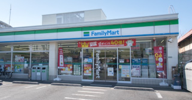 コンビニ　ファミリーマート玉川田園調布二丁目店（コンビニ）まで897m